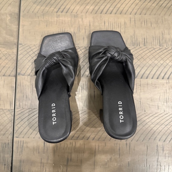 Torrid Chunky Heels Size 6.5W - Picture 2 of 3